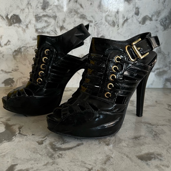 3/$30 (bundle) Patent black heels - Picture 3 of 8